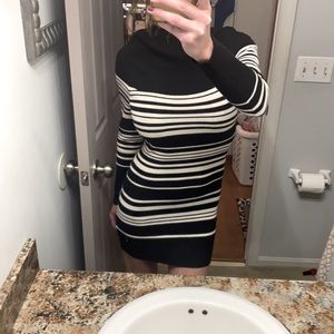 GUESS versatile wear sweaterdress Med. wh/blk